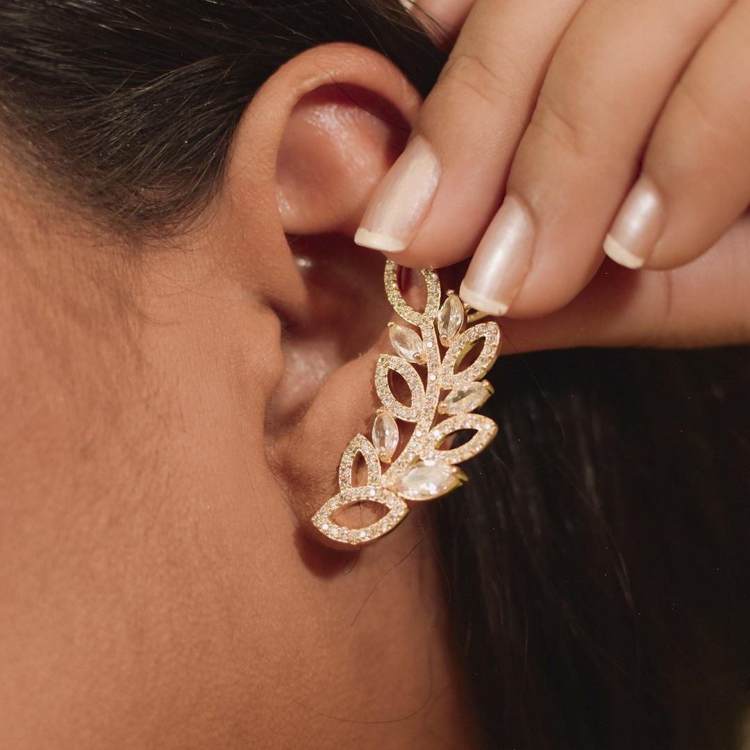 Brinco Ear Cuff Luxo Folhas vazadas e cravejadas